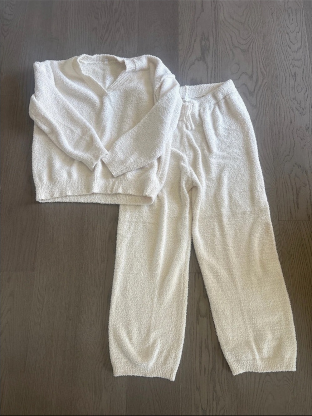 Plush Cream Lounge Pajama Set - Women's Cozy V-Neck Top & Joggers